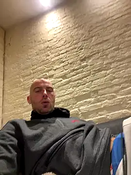 Rotteei1 online show from November 29, 2025, 8:17 am