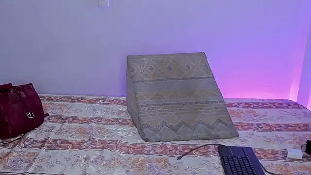 Nikki  uwu online show from February 24, 2026, 8:29 pm