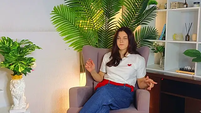 Snapshot of KerriDezalia chatting on October 19, 2025, 1:56 pm KerriDezalia online show from October 19, 2025, 1:56 pm