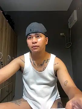 Snapshot of Sweet_Guy_tattoo chatting on October 31, 2025, 5:41 am Sweet Guy tattoo online show from October 31, 2025, 5:41 am