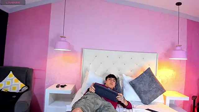 SantiOlsen online show from November 9, 2025, 12:36 pm