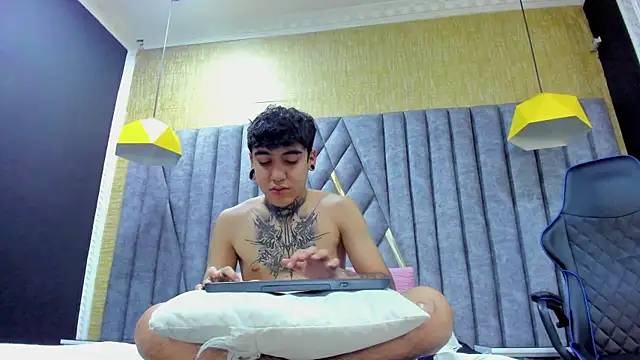 SantiOlsen online show from November 13, 2025, 12:15 pm