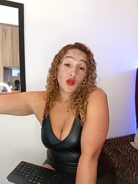 Snapshot of MilfTammyJones69 chatting on October 21, 2025, 7:36 pm MilfTammyJones69 online show from October 21, 2025, 7:36 pm
