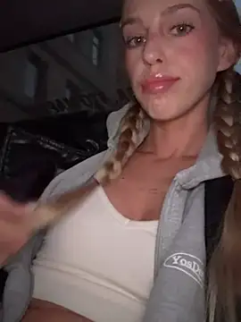 kira mia online show from March 12, 2026, 4:02 pm