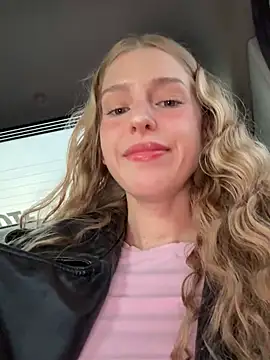 Snapshot of kira_mia chatting on May 24, 2026, 4:45 pm kira mia online show from May 24, 2026, 4:45 pm