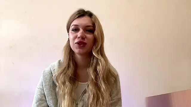 Fiorence Blonde online show from October 21, 2025, 11:22 am