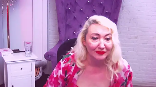 LadyKriss online show from November 6, 2025, 6:14 am