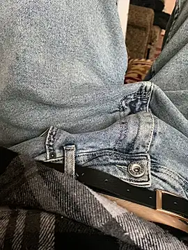 Snapshot of damiew1 chatting on October 19, 2025, 11:44 am damiew1 online show from October 19, 2025, 11:44 am