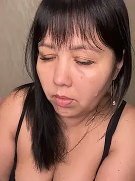 Love  Mom online show from November 24, 2025, 3:45 pm