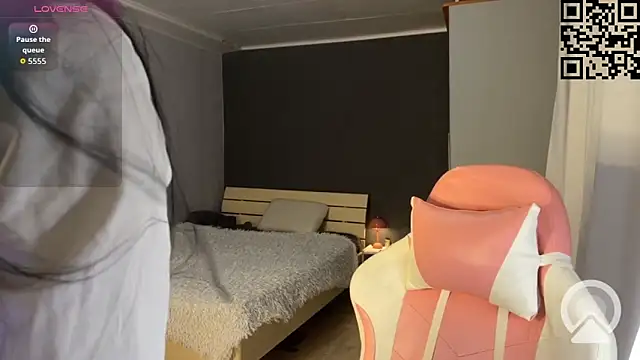 ella simons online show from February 5, 2026, 11:09 pm