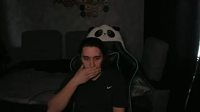 Pohyi  online show from March 4, 2026, 3:23 am