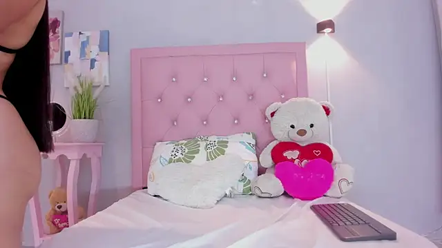 Snapshot of aitanaa_rouse chatting on October 28, 2025, 12:41 pm aitanaa rouse online show from October 28, 2025, 12:41 pm