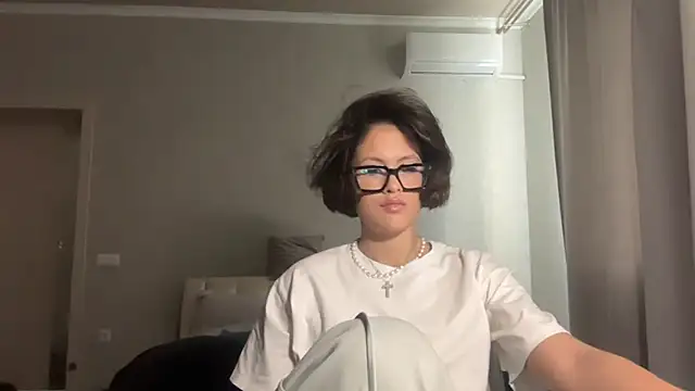 Snapshot of LeandraCasali chatting on October 20, 2025, 1:11 pm LeandraCasali online show from October 20, 2025, 1:11 pm