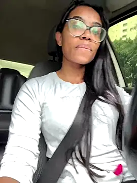 raphaelasoares online show from December 14, 2025, 10:20 am