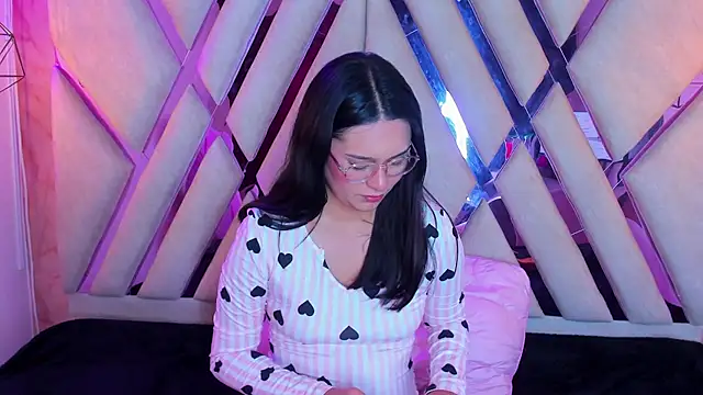 Isa doux online show from April 26, 2026, 4:32 am