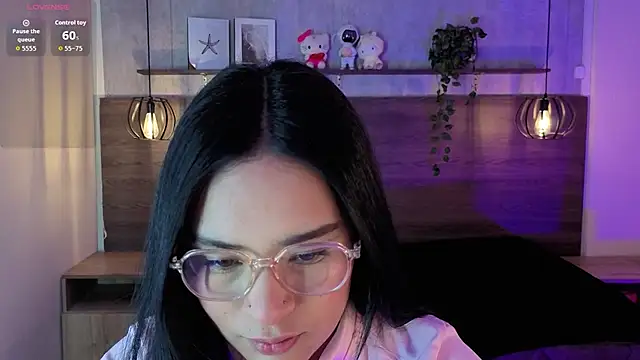 Snapshot of Isa_doux chatting on July 4, 2026, 4:40 am Isa doux online show from July 4, 2026, 4:40 am