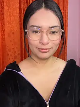 Snapshot of Isa_doux chatting on July 27, 2026, 3:13 am Isa doux online show from July 27, 2026, 3:13 am