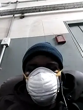 loVbRo1 online show from October 30, 2025, 9:37 pm