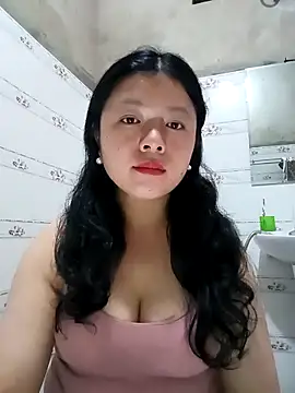 lisa-bae00 online show from February 13, 2026, 12:01 pm