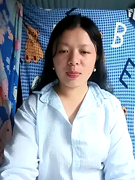 lisa-bae00 online show from May 10, 2026, 12:32 pm