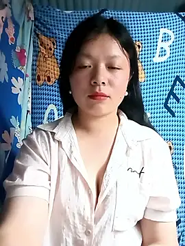 lisa-bae00 online show from May 11, 2026, 2:45 pm