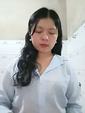 lisa-bae00 online show from May 17, 2026, 12:23 pm