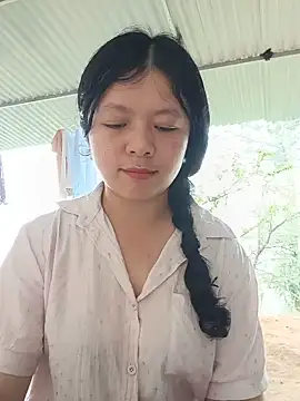 lisa-bae00 online show from May 18, 2026, 4:07 am