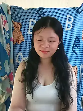 lisa-bae00 online show from June 7, 2026, 12:37 am