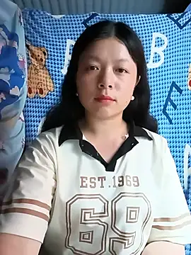 lisa-bae00 online show from June 7, 2026, 12:42 pm