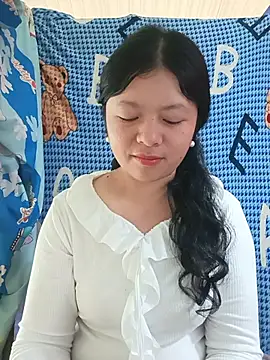 lisa-bae00 online show from June 12, 2026, 12:42 am