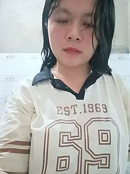 lisa-bae00 online show from July 4, 2026, 3:18 pm