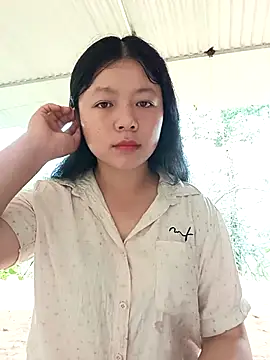 lisa-bae00 online show from July 15, 2026, 12:49 am