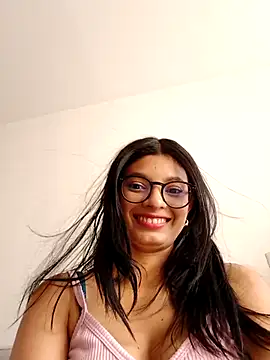 Snapshot of michellx_ chatting on October 21, 2025, 8:20 pm michellx online show from October 21, 2025, 8:20 pm