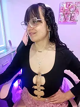 Pinkvixen69 online show from May 4, 2026, 5:31 pm
