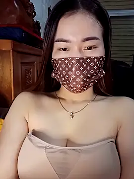 Family-Lovee online show from November 16, 2025, 6:24 pm