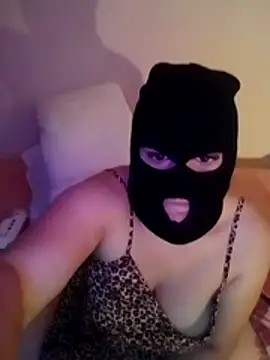 portuguesacasada online show from November 23, 2025, 3:23 pm