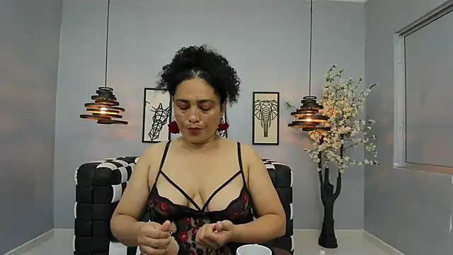 Bianca Millf online show from May 7, 2026, 3:56 am