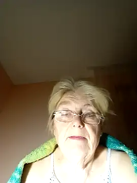 AmyLove353 online show from November 7, 2025, 4:23 am