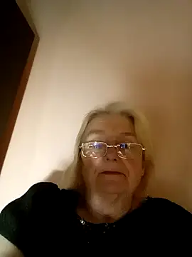 AmyLove353 online show from February 12, 2026, 8:26 pm