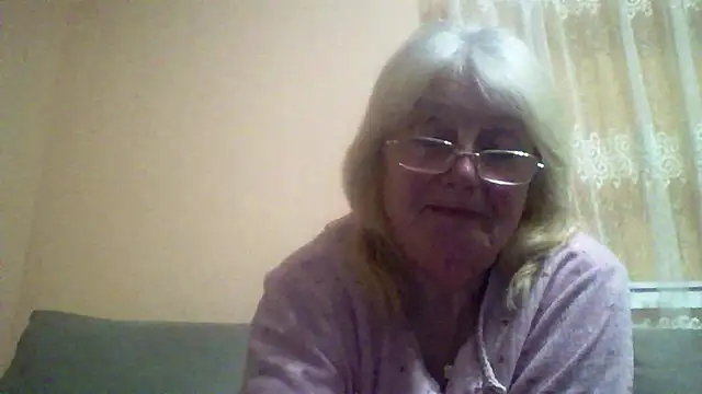 AmyLove353 online show from April 4, 2026, 9:45 pm