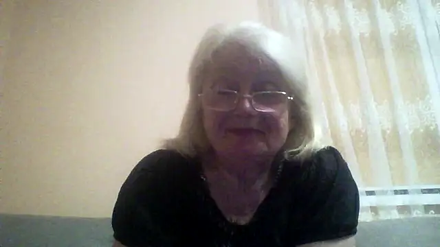 AmyLove353 online show from May 4, 2026, 10:06 pm