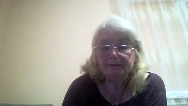 AmyLove353 online show from May 14, 2026, 2:40 am