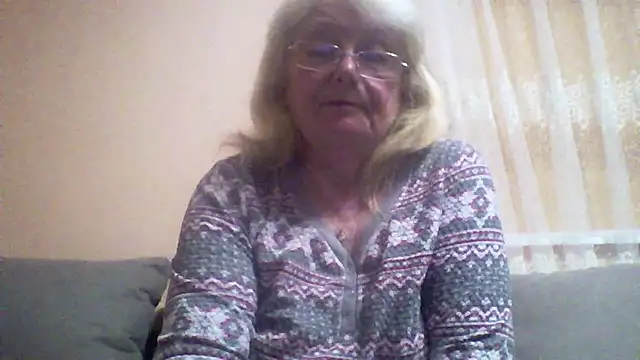 AmyLove353 online show from May 17, 2026, 9:00 pm