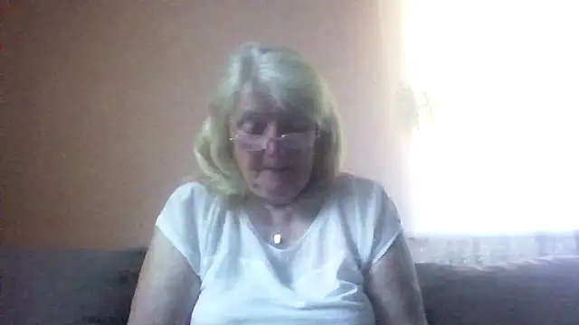 AmyLove353 online show from May 20, 2026, 3:34 am