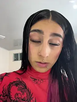 Violeet-Smith online show from November 12, 2025, 11:25 pm