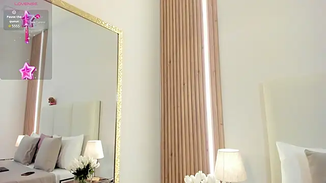 Snapshot of LaylaaSmith chatting on October 24, 2025, 11:06 am LaylaaSmith online show from October 24, 2025, 11:06 am