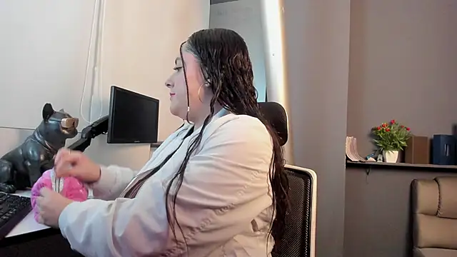 Danna piink  online show from March 27, 2026, 11:10 am