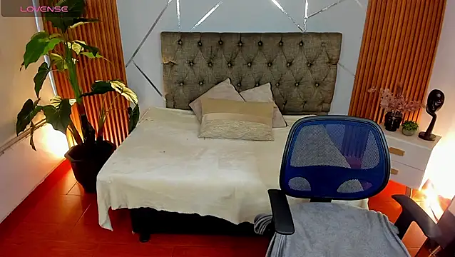 camilaa lux online show from November 29, 2025, 12:52 pm