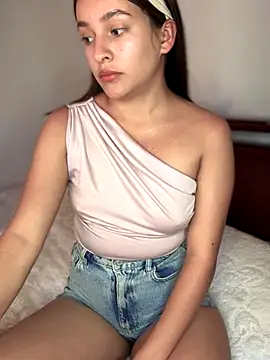 Snapshot of Talia_Bonet chatting on November 15, 2025, 3:19 pm Talia Bonet online show from November 15, 2025, 3:19 pm