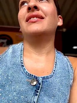 Snapshot of Talia_Bonet chatting on November 30, 2025, 1:59 pm Talia Bonet online show from November 30, 2025, 1:59 pm